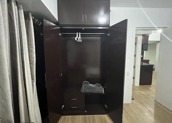 Convenient 2-bedroom Unit In The Metro 3*